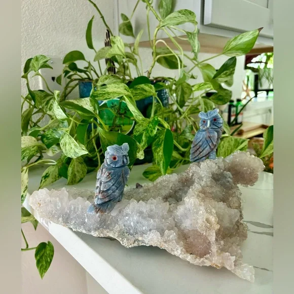 Owl carvings on Amethyst flower - Picture 4 of 8